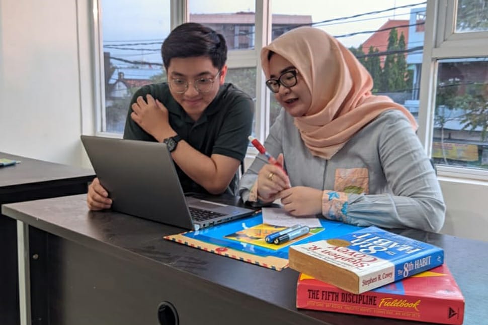 Konsultan INKUhub mendampingi klien dalam proses sourcing